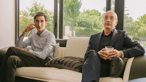 'La maldición del guapo', una comedia de "pícaros y perdedores" 11