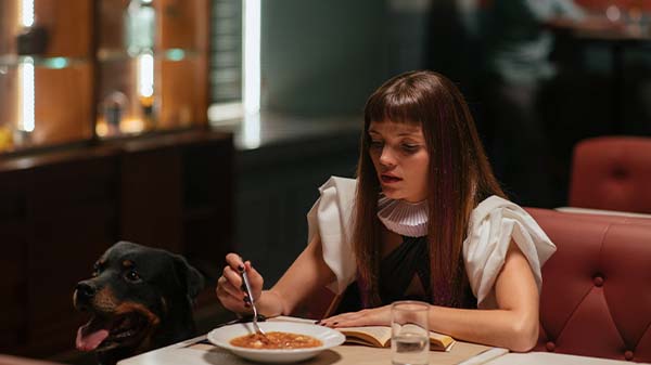 Primeras imágenes de 'Asombrosa Elisa', drama sobrenatural con Asier Etxeandía y Silvia Abascal 2 Primeras imágenes de 'Asombrosa Elisa', drama sobrenatural con Asier Etxeandía y Silvia Abascal 2