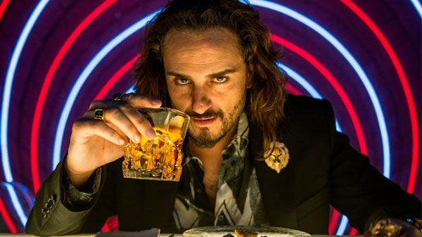 Fin a la persecución: tráiler de la tercera y última temporada de 'Sky Rojo' 2 Fin a la persecución: tráiler de la tercera y última temporada de 'Sky Rojo' 2