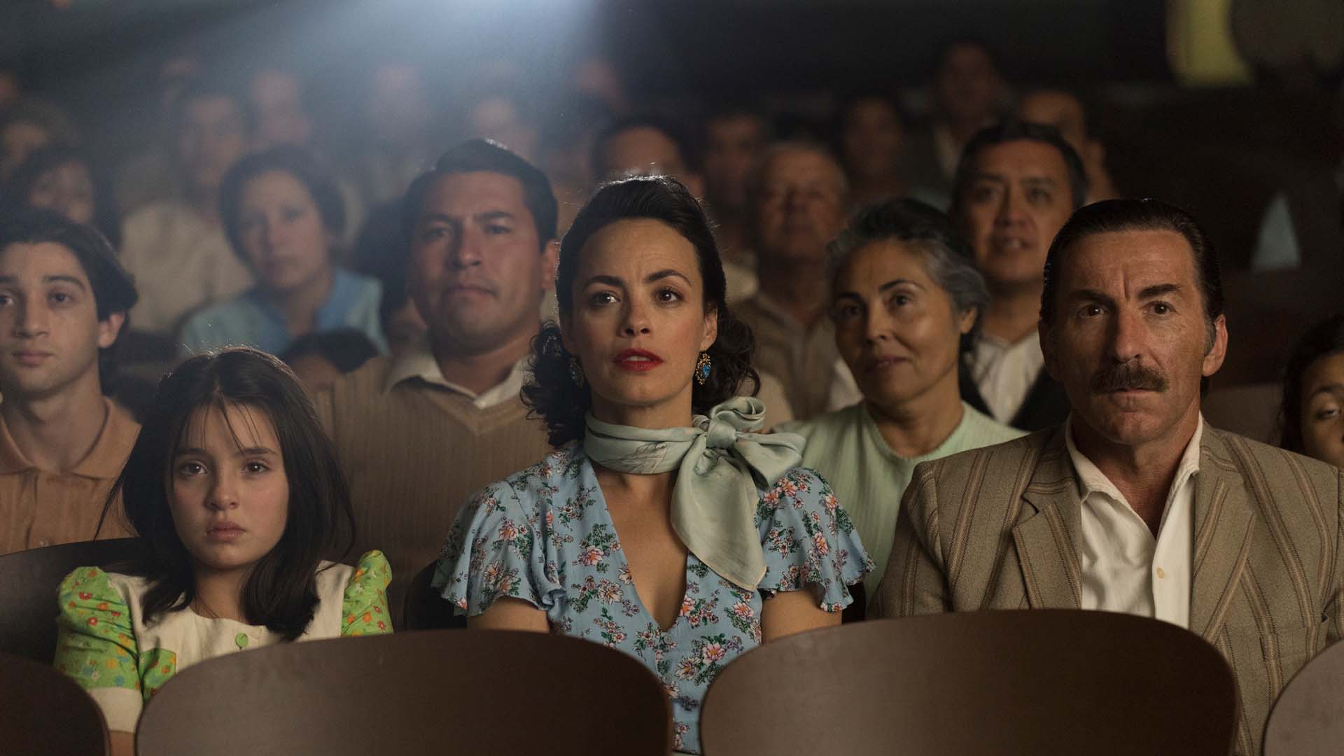 Tráiler de 'La contadora de películas', la gran historia cinéfila y chilena con Antonio de la Torre y Daniel Brühl 1 La contadora de películas