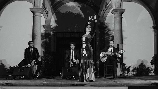 El 'duende' de la bailaora Alba Heredia protagoniza el documental 'Luna negra' 1 Luna negra