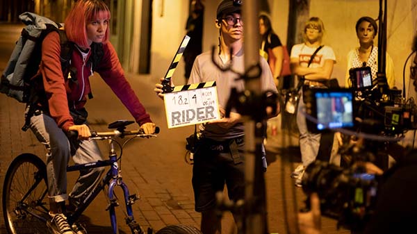 'Rider', una noche contada en tiempo real de una mensajera que acepta una entrega ilegal 1 Rider