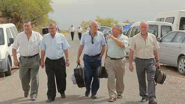 'Controverso' rescata a los antepasados del 'freestyle' entre los agricultores de La Alpujarra de Granada 2 Controverso documental trovo repentismo Nuria Vargas