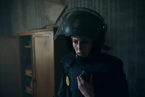 Tráiler de 'Asedio', la nueva película del director de 'Tu hijo': una antidisturbios contra un sistema corrupto 2 Tráiler de 'Asedio', la nueva película del director de 'Tu hijo': una antidisturbios contra un sistema corrupto 2