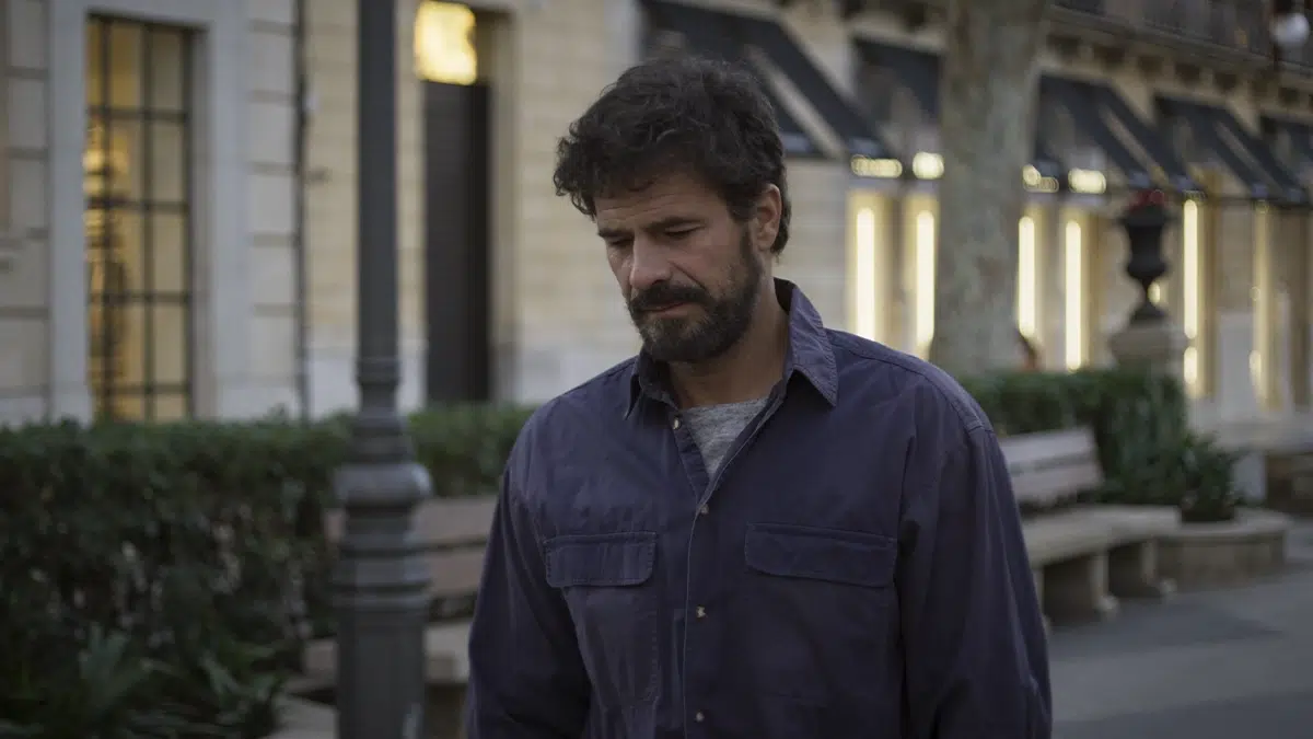 Rodolfo Sancho recupera la fe en el cine gracias a Natalia Verbeke en la película 'Un paseo por el Borne' 3 Un paseo por el Borne