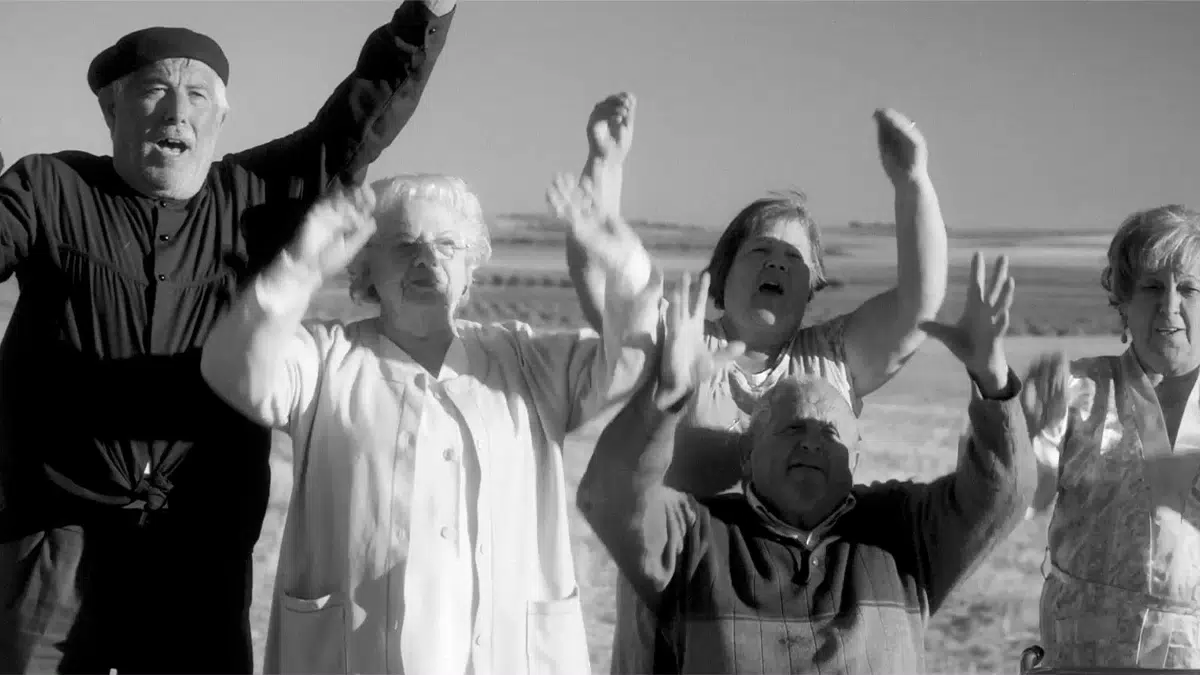 'Tierra de nuestras madres' recuerda que todos somos contingentes pero las aldeas galas son necesarias 3 'Tierra de nuestras madres' recuerda que todos somos contingentes pero las aldeas galas son necesarias 2