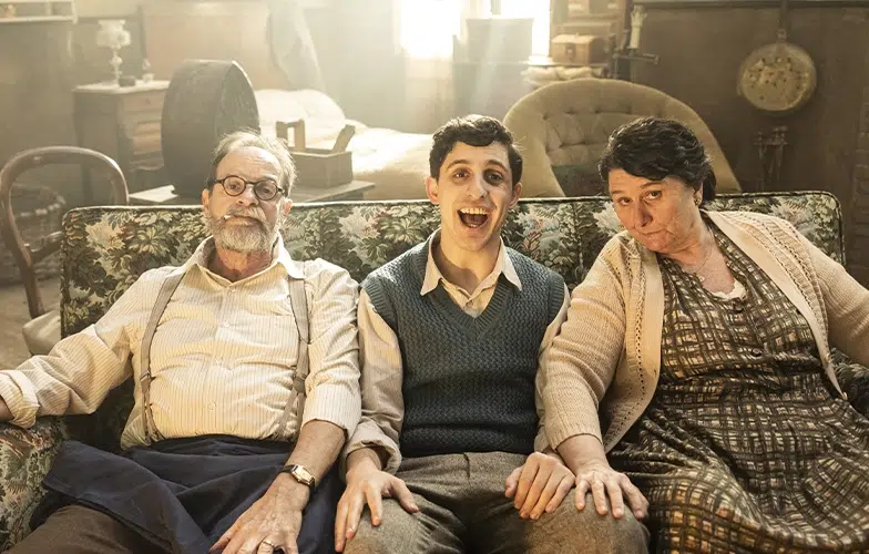 Tráiler final de '¿Es el enemigo? La película de Gila', las aventuras del joven Miguel Gila en la Guerra Civil 1 Gila, ¿es el enemigo?