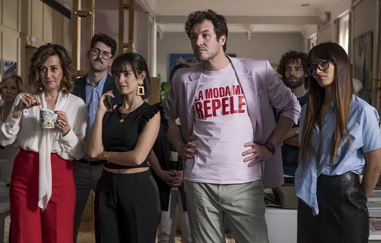 Tráiler de 'Al otro barrio': una agencia para ricos que se muda al vecindario más conflictivo de Madrid 1 Tráiler de 'Al otro barrio': una agencia para ricos que se muda al vecindario más conflictivo de Madrid 1