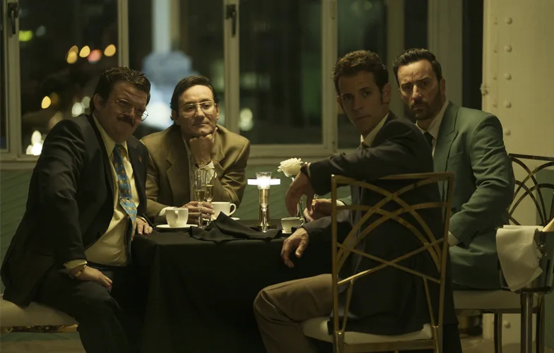 Tráiler de '1992', la serie de Álex de la Iglesia para Netflix sobre un asesino en serie que firma con Curro, la mascota de la Expo 5 Tráiler de '1992', la serie de Álex de la Iglesia para Netflix sobre un asesino en serie que firma con Curro, la mascota de la Expo 5