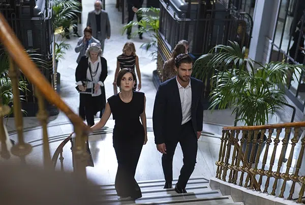 Tráiler de 'Los artistas: primeros trazos': Maxi Iglesias es un falsificador de arte en la primera serie de María Dueñas 1 Tráiler de 'Los artistas: primeros trazos': Maxi Iglesias es un falsificador de arte en la primera serie de María Dueñas 1