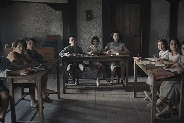 Tráiler de 'El maestro que prometió el mar', una historia real de la Guerra Civil protagonizada por Enric Auquer 3 Tráiler de 'El maestro que prometió el mar', una historia real de la Guerra Civil protagonizada por Enric Auquer 2