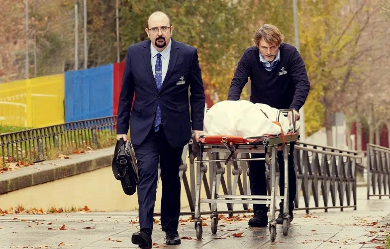 Primeras imágenes de 'Muertos S.L.', comedia de los hermanos Caballero ('La que se avecina') para Movistar Plus+ 5 Crítica de Muertos S.L.