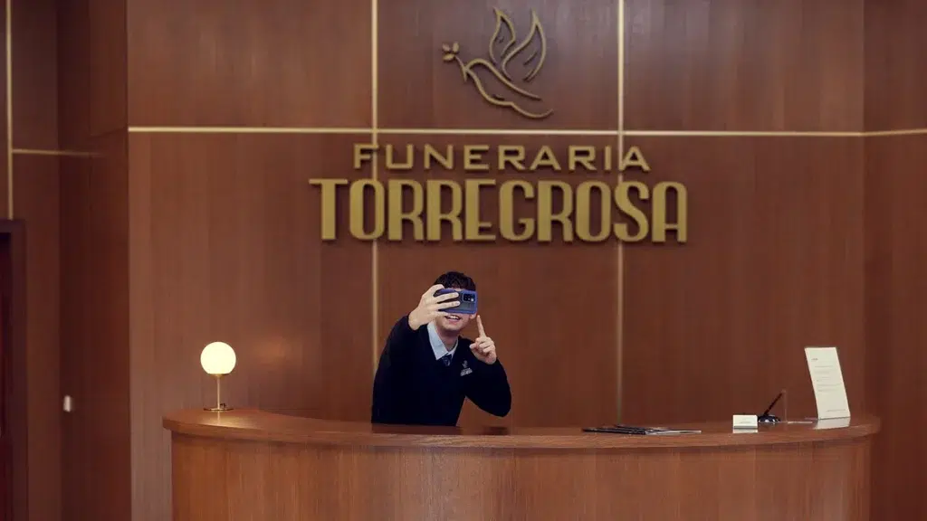 Primeras imágenes de 'Muertos S.L.', comedia de los hermanos Caballero ('La que se avecina') para Movistar Plus+ 2 Muertos SL