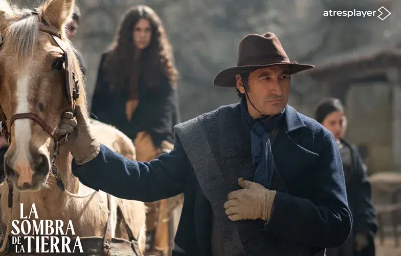 El 24 de noviembre se estrena 'La sombra de la tierra': Elvira Mínguez adapta su propio drama rural del siglo XIX 3 El 24 de noviembre se estrena 'La sombra de la tierra': Elvira Mínguez adapta su propio drama rural del siglo XIX 3
