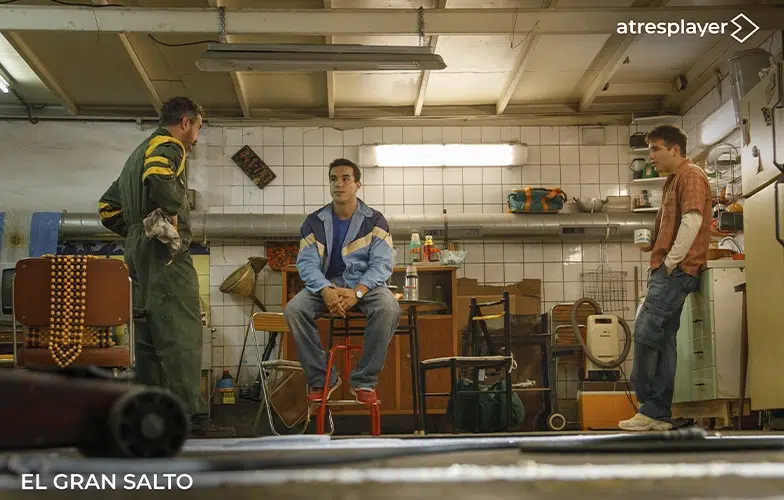 Primeras imágenes de Óscar Casas como Gervasio Deferr para la serie 'El gran salto' 3 Primeras imágenes de Óscar Casas como Gervasio Deferr para la serie 'El gran salto' 3
