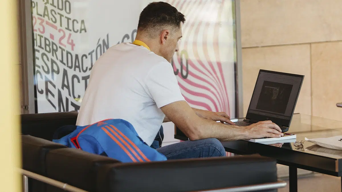 Andalucía anuncia sus propias ayudas de guión tras dejar pasar las del ICAA 1 IA guionistas audiovisual encuentro guionistas sevilla