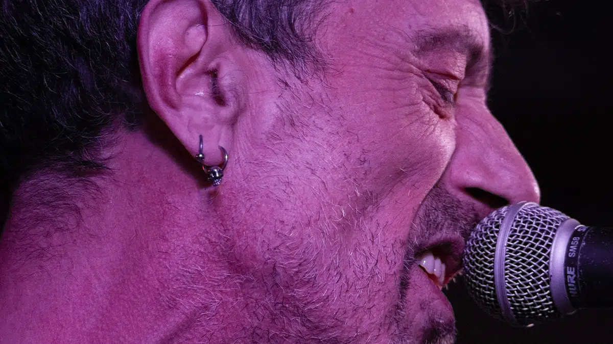 El corto 'El nuevo barrio' y 'Manolo Kabezabolo' parten favoritas en los Premios Simón del cine aragonés 1 Manolo Kabezabolo documental punk Nominaciones a los Premios Simón 2024