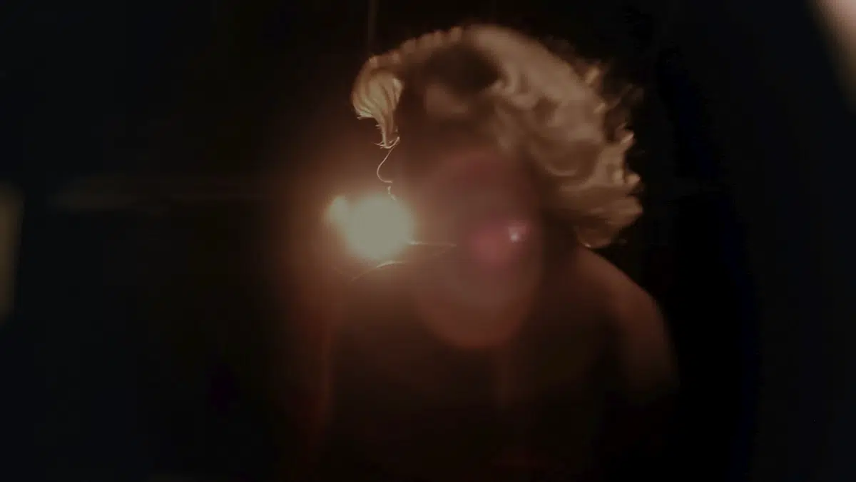 Una actriz recrea la última noche de Marilyn Monroe en 'Marilyn y las avispas' 2 Marilyn y las abejas