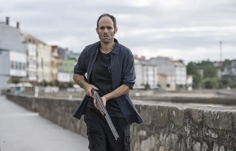 Tráiler de 'Clanes': Clara Lago y Tamar Novas protagonizan la nueva serie sobre narcotráfico de Netflix 2 Tráiler de 'Clanes': Clara Lago y Tamar Novas protagonizan la nueva serie sobre narcotráfico de Netflix 2