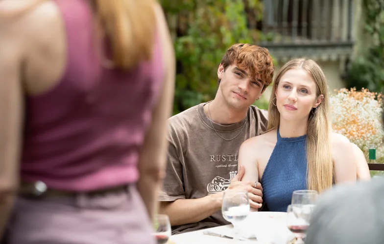 Disney+ estrenará la serie 'Desde el mañana', un drama sobrenatural con Marta Hazas y Álex González 2 Disney+ estrenará la serie 'Desde el mañana', un drama sobrenatural con Marta Hazas y Álex González 2