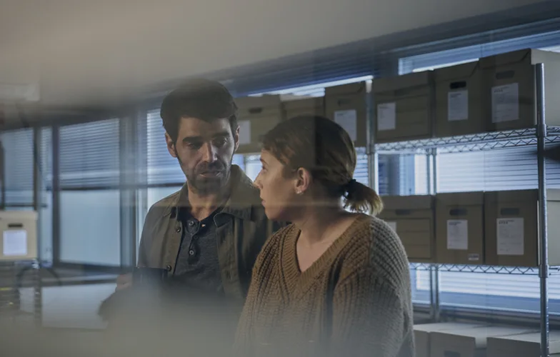 Nuevas imágenes de la serie 'El mal invisible': David Verdaguer y Ángela Cervantes persiguen a un asesino en pleno confinamiento 1 Nuevas imágenes de la serie 'El mal invisible': David Verdaguer y Ángela Cervantes persiguen a un asesino en pleno confinamiento 1