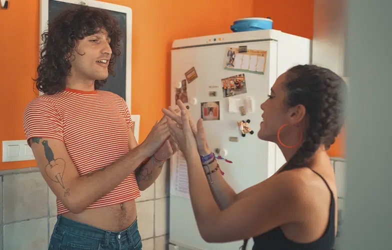 'Una perra andaluza', la serie "dramarracha" en la que los pisos sí que son feos y con muebles de abuela 2 Una perra andaluza serie Pablo Tocino Filmin