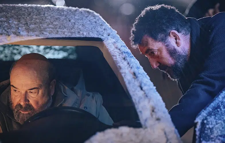 Tráiler de 'Mikaela': Antonio Resines es un policía que debe impedir un robo en mitad de una tormenta de nieve 4 Tráiler de 'Mikaela': Antonio Resines es un policía que debe impedir un robo en mitad de una tormenta de nieve 3