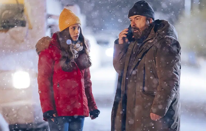 Tráiler de 'Mikaela': Antonio Resines es un policía que debe impedir un robo en mitad de una tormenta de nieve 1 Natalia Azahara y Antonio Resines en 'Mikaela'.