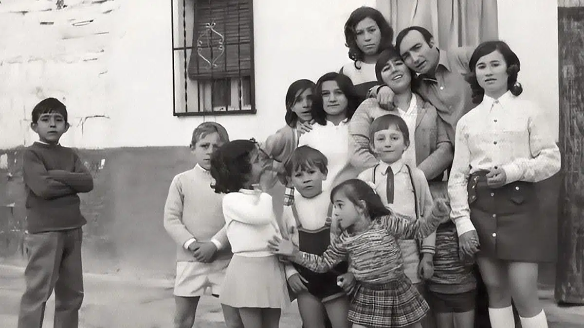 Mitologías de barrio: del documental militante de la Transición al barrio como cárcel de la ficción actual 2 barrio en el cine español películas