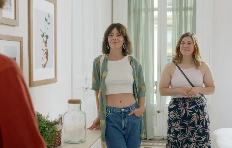 'Sisè Primera', el corto con Emma Vilarasau que se ríe de la crisis de la vivienda por no llorar 1 'Sisè Primera', el corto con Emma Vilarasau que se ríe de la crisis de la vivienda por no llorar 1