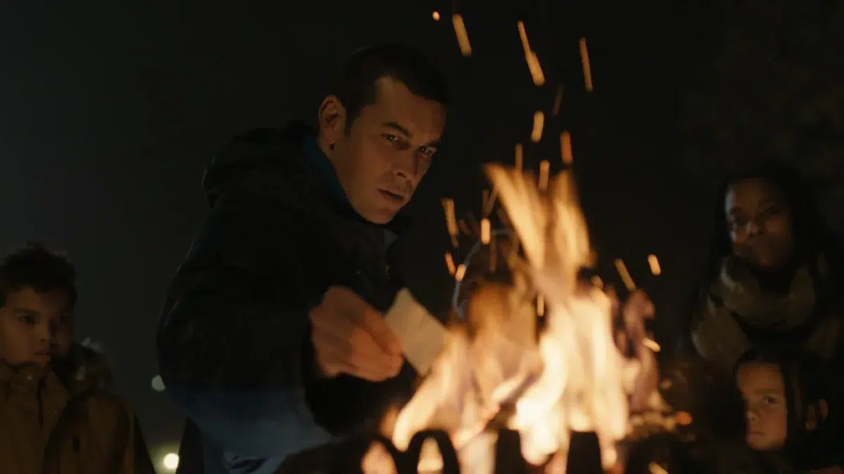 Tráiler de 'Muy lejos': Mario Casas se queda atrapado sin nada en otro país 1 Muy lejos Mario Casas