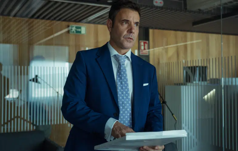 <strong>Perdiendo el juicio</strong>: Abogada soltera lucha por sus clientes 1 <strong>Perdiendo el juicio</strong>: Abogada soltera lucha por sus clientes 1
