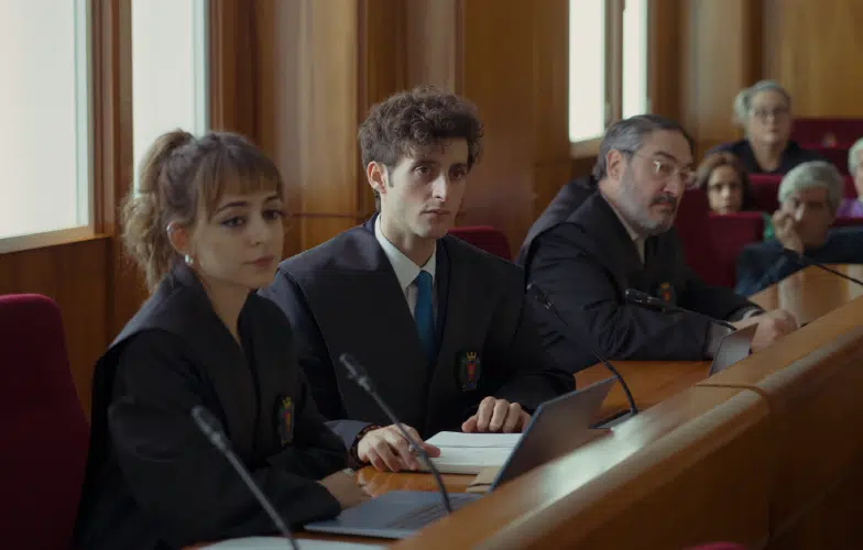 <strong>Perdiendo el juicio</strong>: Abogada soltera lucha por sus clientes 2 <strong>Perdiendo el juicio</strong>: Abogada soltera lucha por sus clientes 2