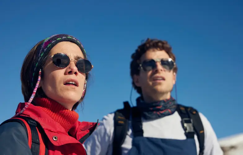 Álvaro Cervantes y Bruna Cusí protagonizan 'Balandrau', la historia real de la peor tormenta de nieve de los Pirineos 2 Álvaro Cervantes y Bruna Cusí protagonizan 'Balandrau', la historia real de la peor tormenta de nieve de los Pirineos 2