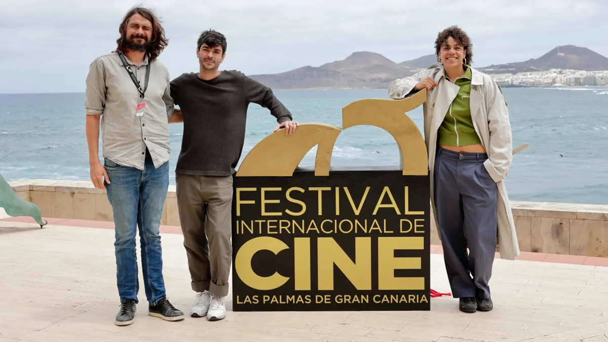 De normalidad 'rara' en Las Palmas a retrasos en Zaragoza y Barcelona: celebrar un festival de cine en pleno apagón 3 Posado ganadores premios Richard Leacock y Distribución Digital 104. Auditorio Alfredo Kraus. ©Fotos Oliva Apagón Festival Las Palmas