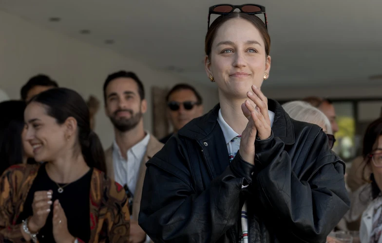 <strong>Se tiene que morir mucha gente</strong>: El síndrome de Peter Pan, pero con antidepresivos 2 Laura Weissmehr en 'Se tiene que morir mucha gente'. ©Movistar Plus+