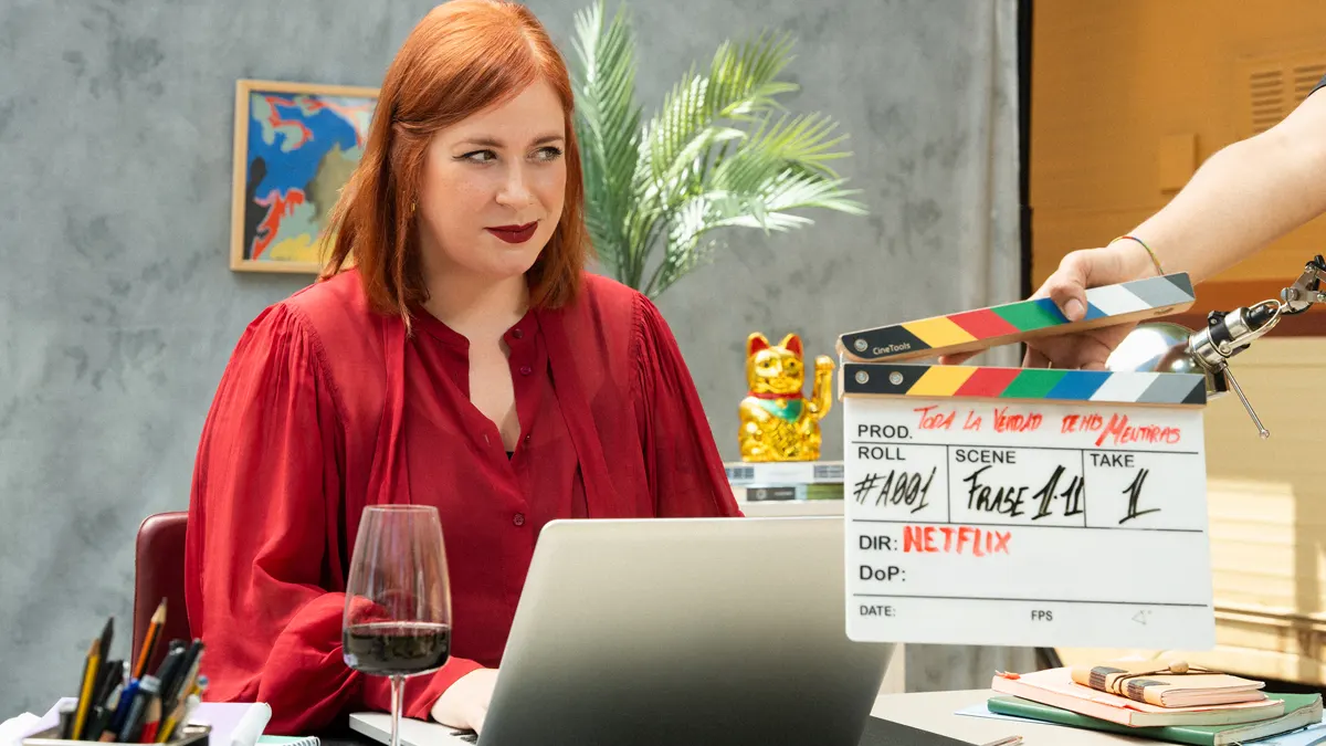 Netflix anuncia 'Toda la verdad de mis mentiras', la nueva serie basada en un libro de la creadora de 'Valeria' y 'Un cuento perfecto' 1 Rodaje de la serie 'Toda la verdad de mis mentiras'