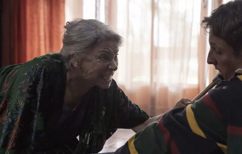 Tráiler de 'Dos tumbas': Kiti Mánver es una abuela en busca de venganza en en lo nuevo del creador de 'La caza' 1 dos tumbas netflix