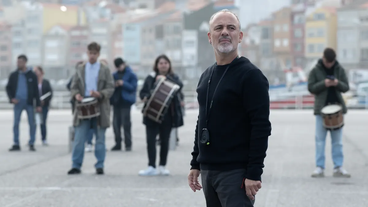 Javier Gutiérrez y una banda: el director de 'Primos' y 'Gordos' vuelve al cine con 'Rondallas' 1 Javier Gutiérrez en la película 'Rondallas', de Daniel Sánchez Arévalo