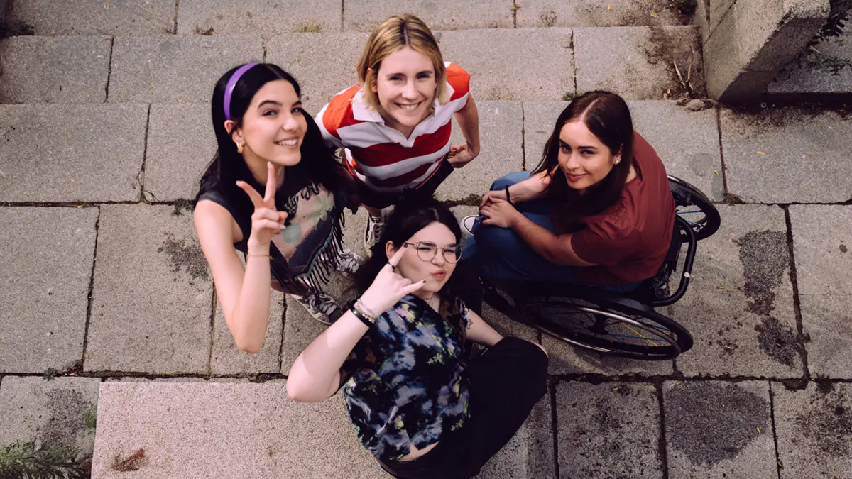 Se rueda 'Todos los colores', una comedia sobre una adolescencia en silla de ruedas 3 Amalia Martos, Carlota Jiménez, Claudia Mora y Mafalda Carbonell, amigas en 'Todos los colores'. ©Devulpis - Francisco Sarrió Volpi