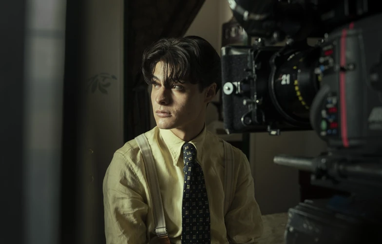 Tráiler de 'La bola negra', la película de Los Javis con Guitarricadelafuente y Penélope Cruz premiada en Cannes 6