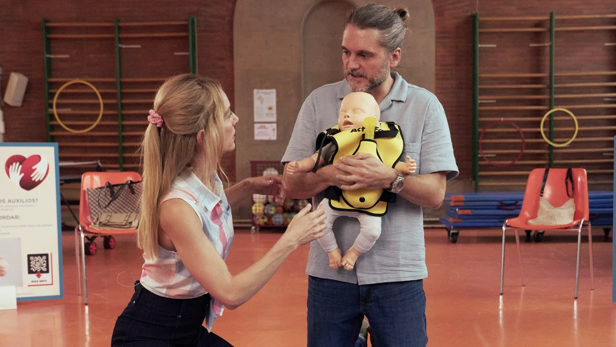 Tráiler de 'Tres de más': Salva Reina y Kira Miró se encuentran con tres hijos por sorpresa 4 Tres de más