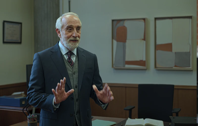 Primeras imágenes de 'El profesor': Javier Gutiérrez es un prestigioso catedrático que se enamora 'online' 9