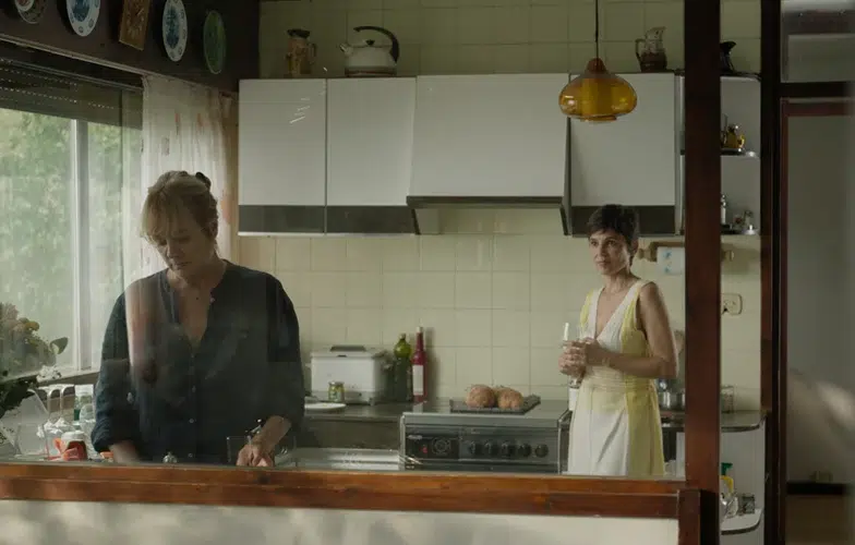 Elena Anaya y Emna Suárez protagonizan 'Hermanas', primera película de ficción de Ione Hernández 1 Elena Anaya y Emna Suárez protagonizan 'Hermanas', primera película de ficción de Ione Hernández 1
