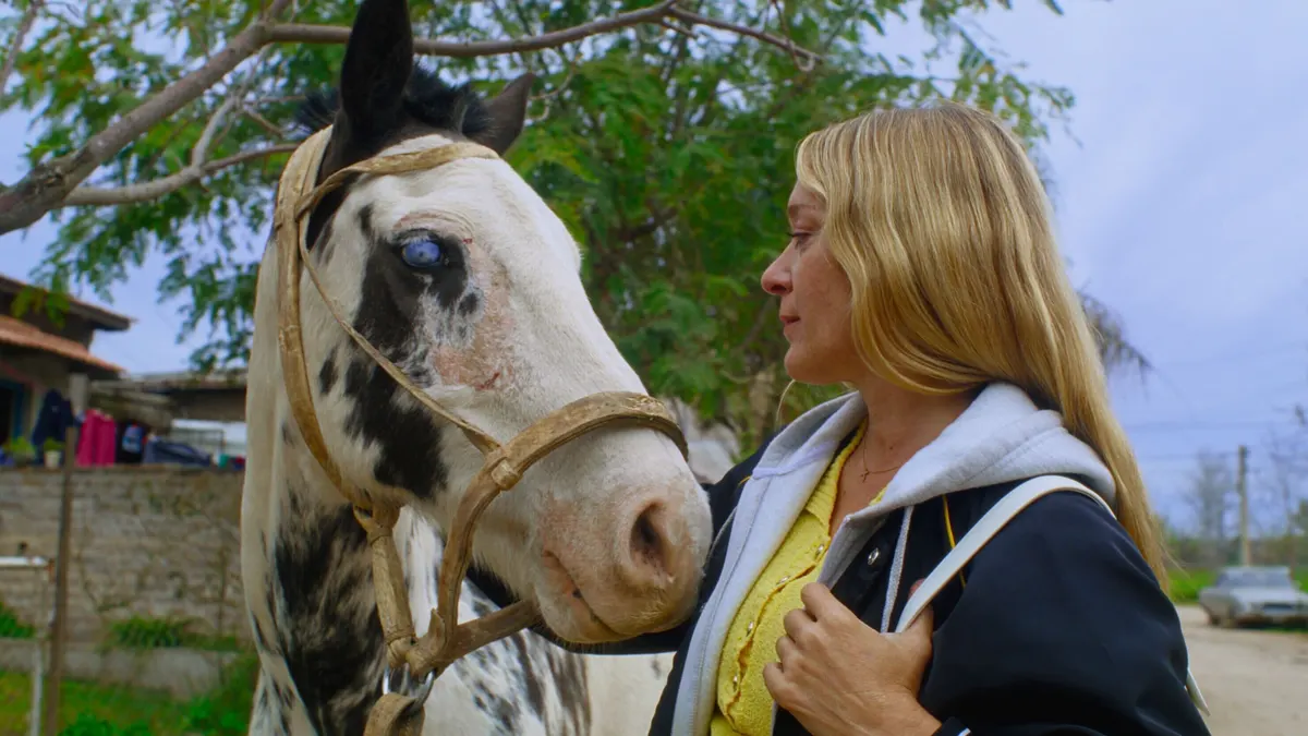'Magic Farm' es una rotunda y derrotada obra de la contemporaneidad audiovisual 2 Crítica de 'Magic Farm', película de Amalia Ulman