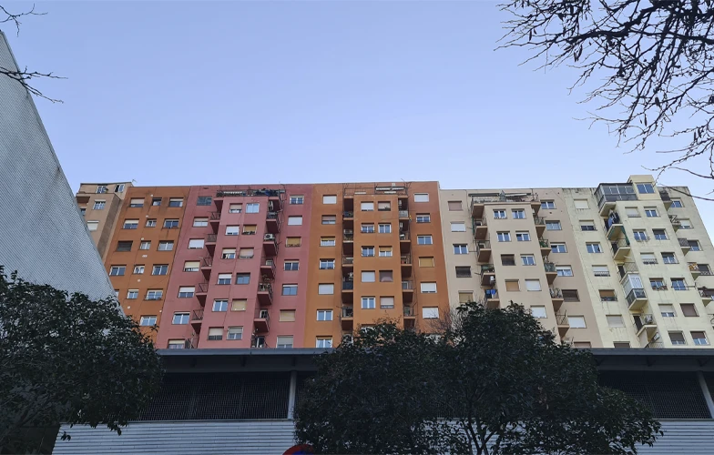 El director Claudio Zulián vuelve al barrio en 'A través del Carmel 20.26', secuela de su documental de 2006 1 El director Claudio Zulián vuelve al barrio en 'A través del Carmel 20.26', secuela de su documental de 2006 1