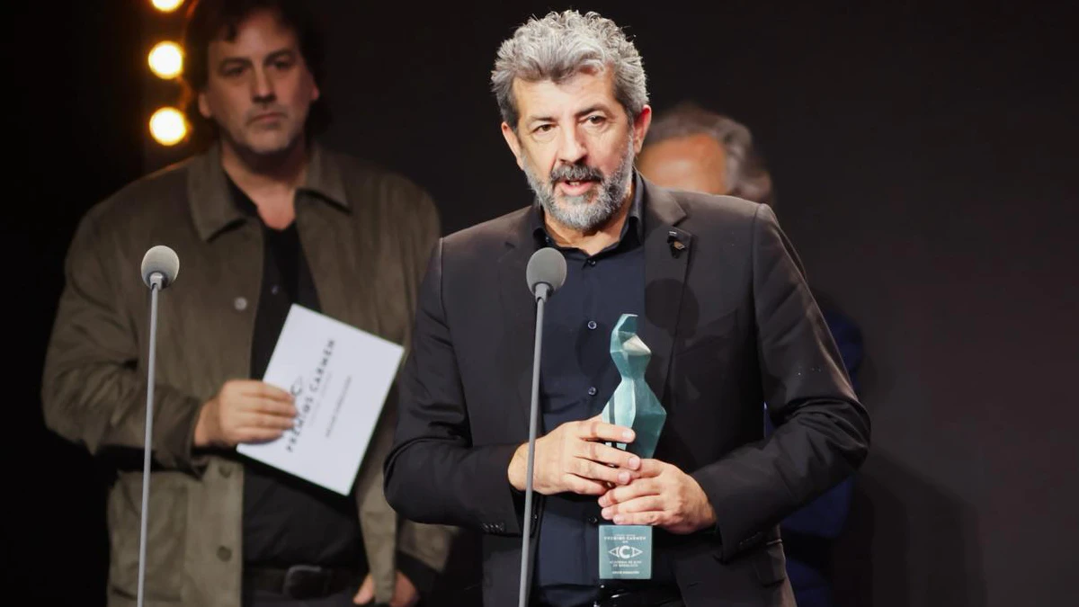 Alberto Rodríguez y Rafael Cobos se reparten los Premios Carmen del cine andaluz con 'Los Tigres' y 'Golpes' 1 Alberto Rodríguez recoge el premio a Mejor Dirección por 'Los Tigres' en los Premios Carmen 2026. ©Academia de Cine de Andalucía