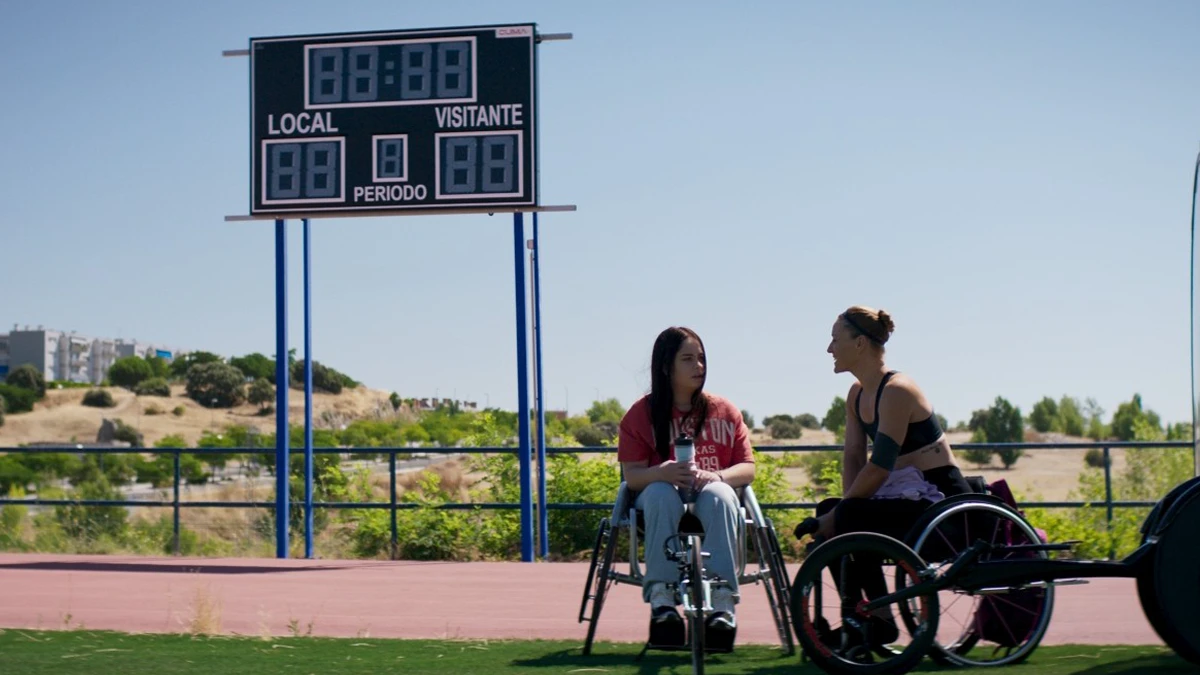 Tráiler de 'Todos los colores', una comedia sobre la adolescencia, las sillas de ruedas y el atletismo 2 'Todos los colores'