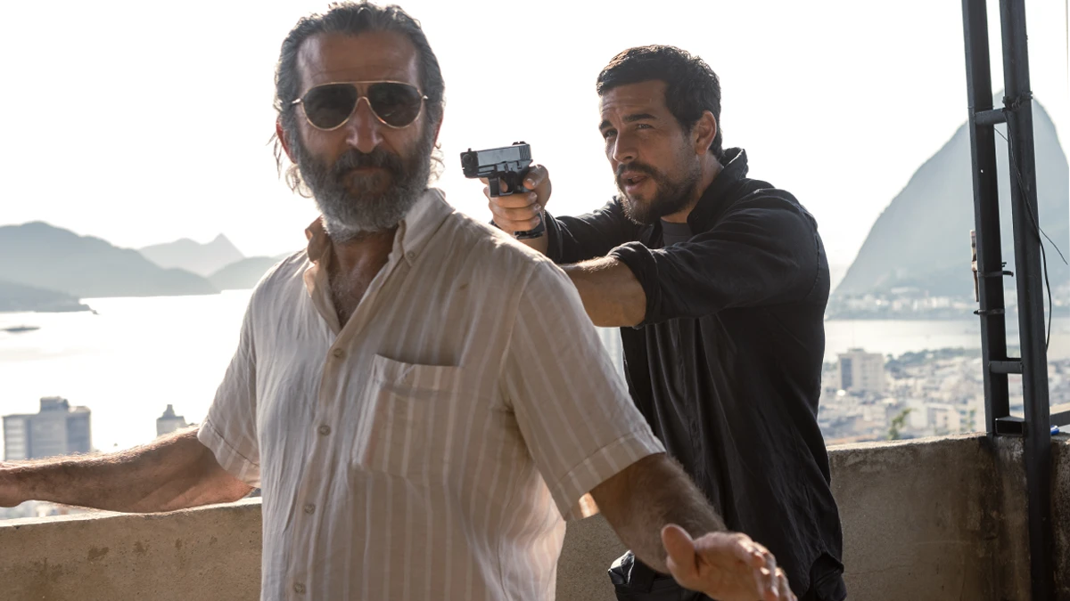 Primeras imágenes de 'Zeta', thriller de espías con Mario Casas y Luis Zahera a las órdenes de Dani de la Torre 2 Luis Zahera y Mario Casas en un adelanto de 'Zeta'. ©Prime Video