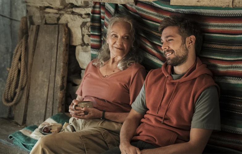 Tráiler de 'Cowgirl', una comedia romántica alrededor del embarazo de una vaca 1 Isabel Rocatti y Carlos Cuevas en 'Cowgirl'. ©Filmax